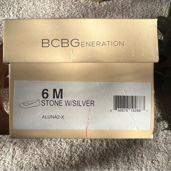 BCBG- generation, pointed toe flat, size 6 - Picture 7 of 7